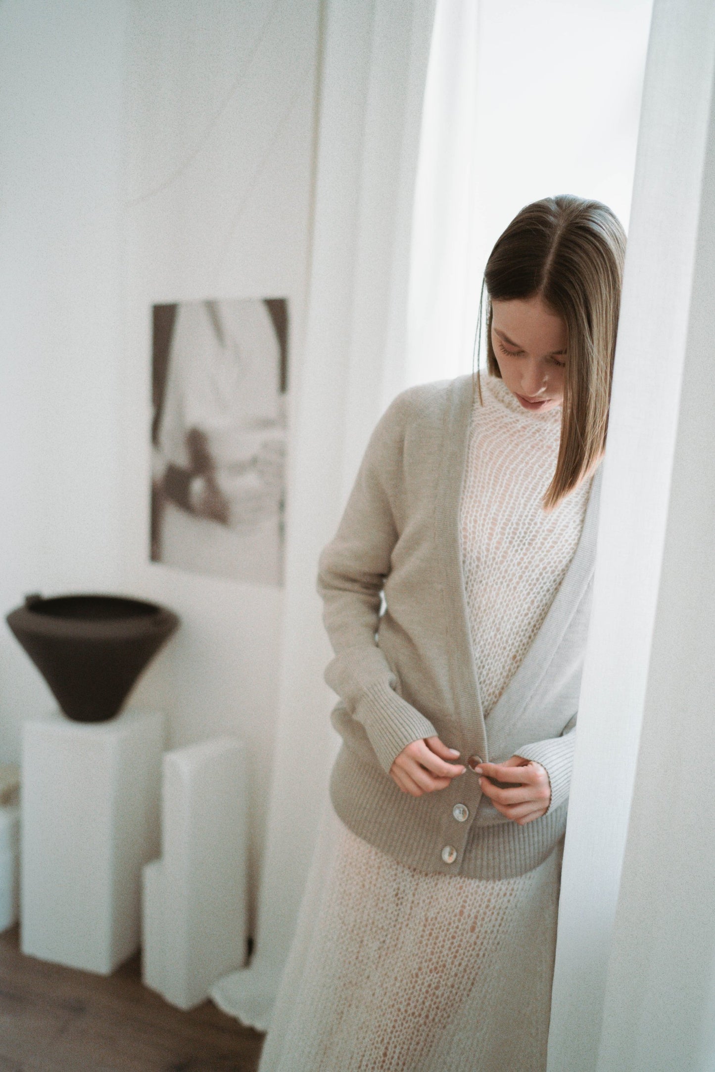 Fine knit cardigan taupe