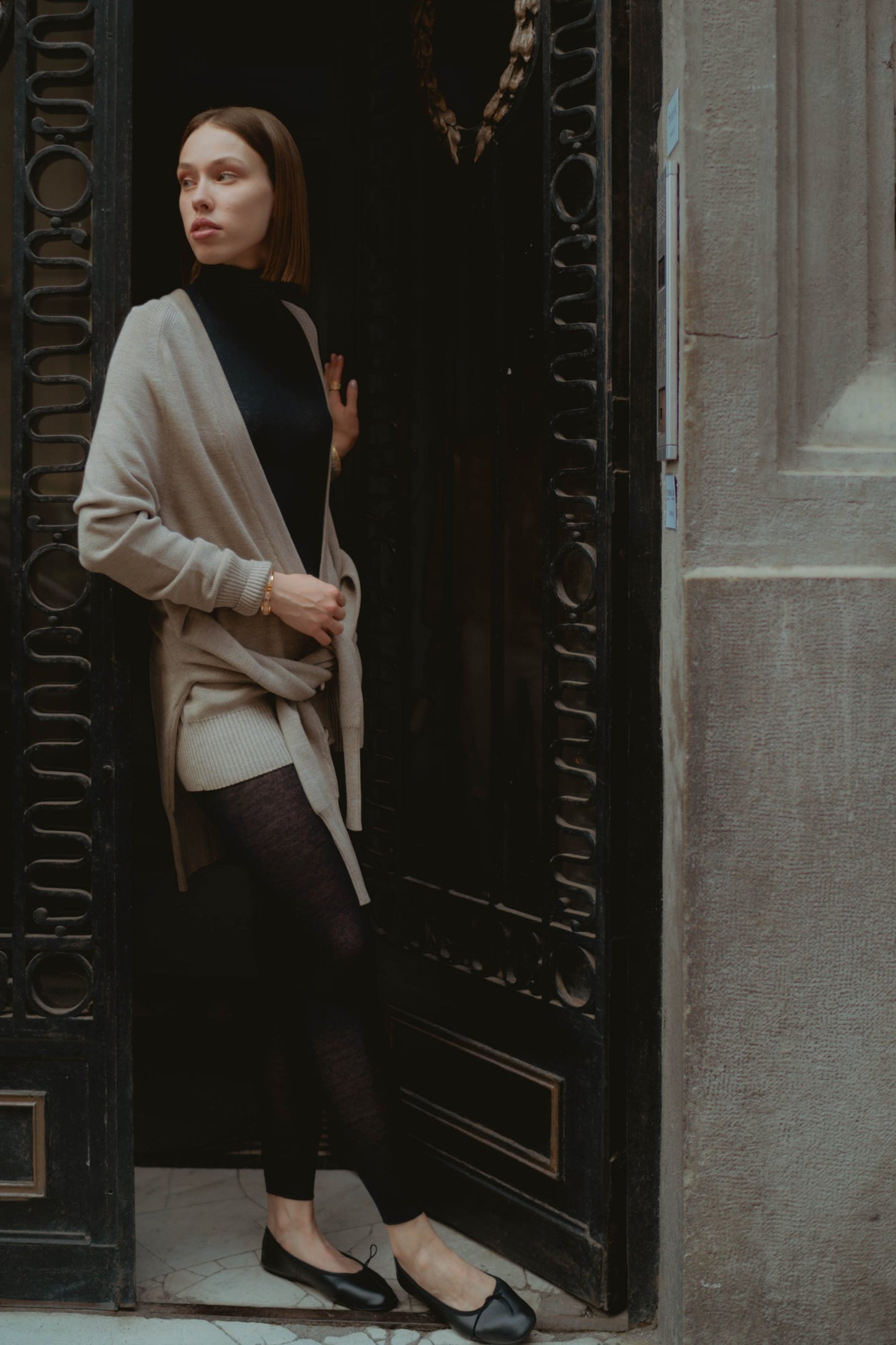 Fine knit cardigan taupe