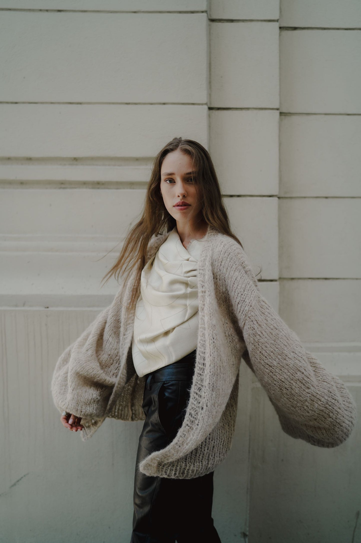 Latte Cardigan in Alpaca